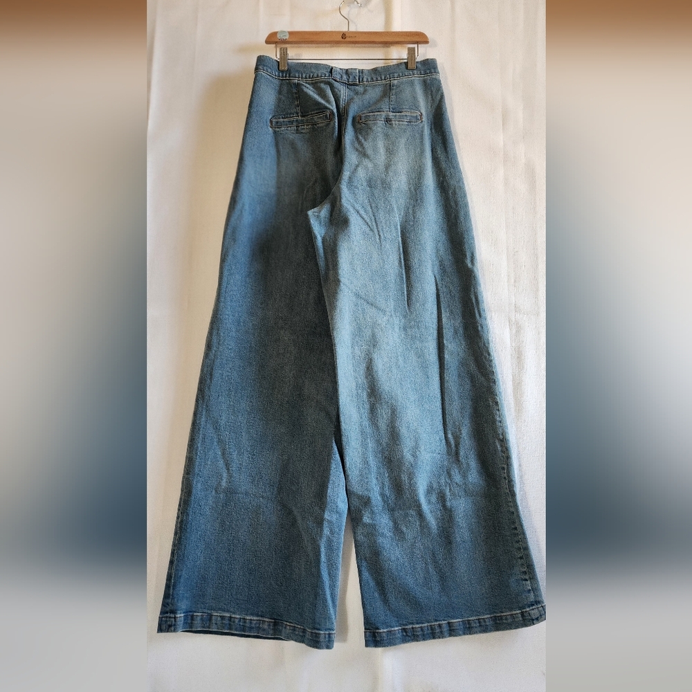 Express Relaxed Wide-Leg Super High Rise Denim Pants. Size: 10R - Picture 2 of 10